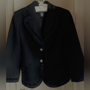 Banana Republic Women’s black wool jacket with velvet accent. Flap pockets.